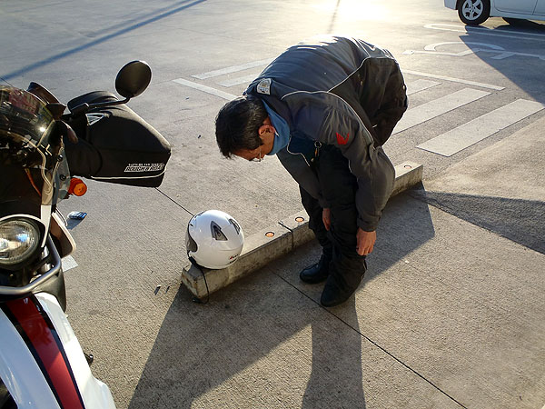 レインウェアを着て防寒対策